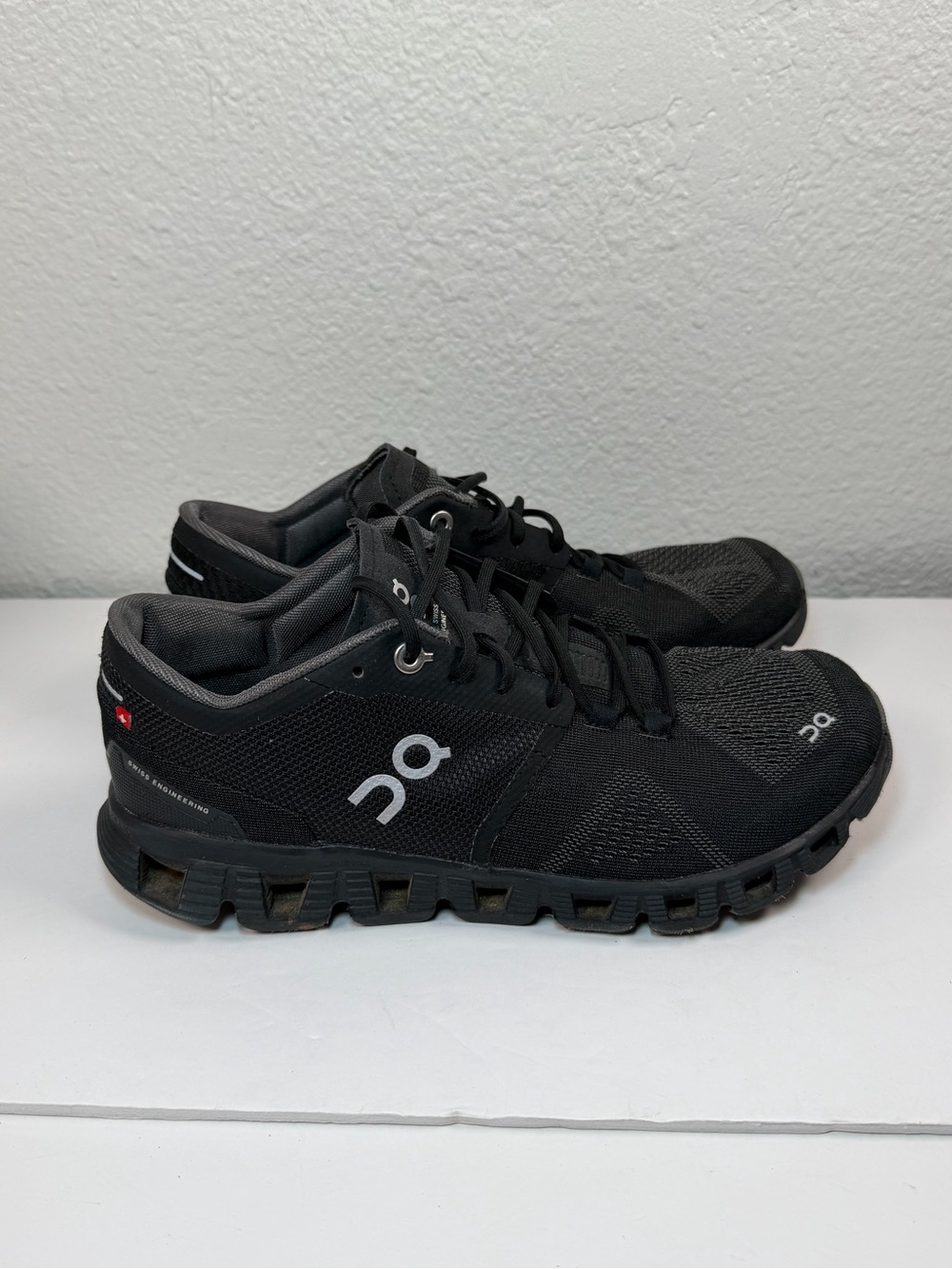 On Running Cloud Women 7.5 Black Athletic Running Shoes Swiss Engineering - Picture 5 of 11